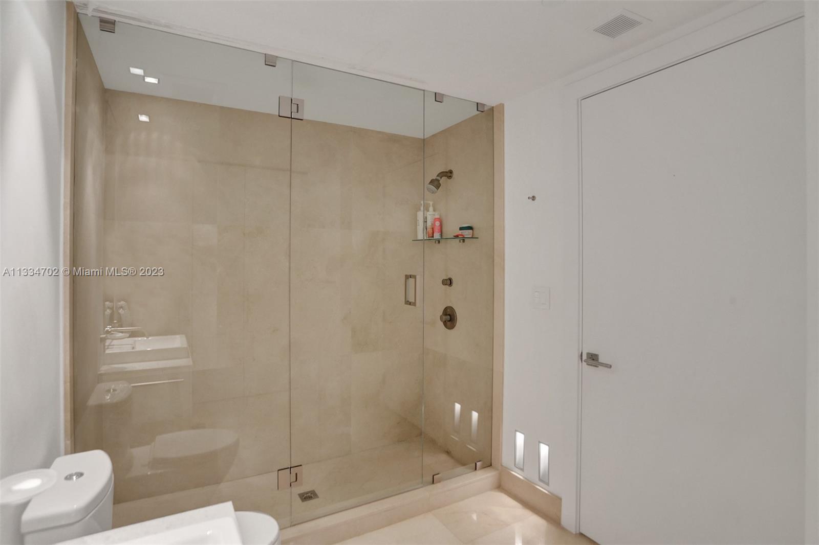 RESIDENCES AT VIZCAYA CON - Residential Lease