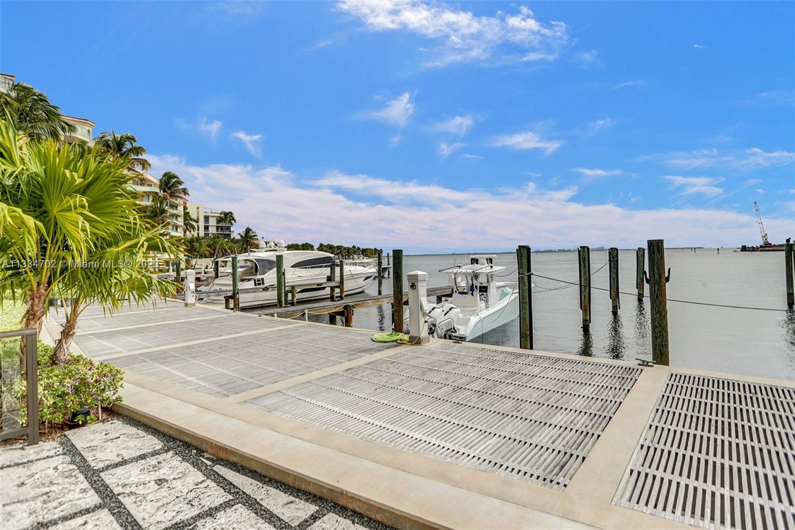 RESIDENCES AT VIZCAYA CON - Residential Lease