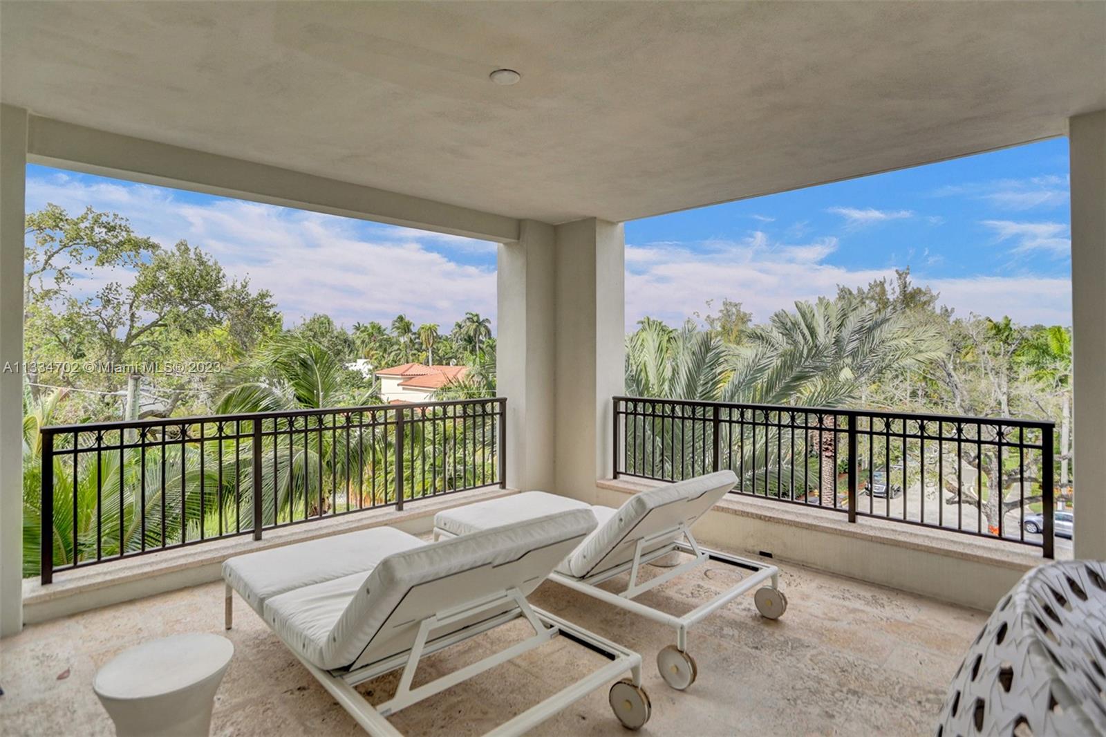 RESIDENCES AT VIZCAYA CON - Residential Lease