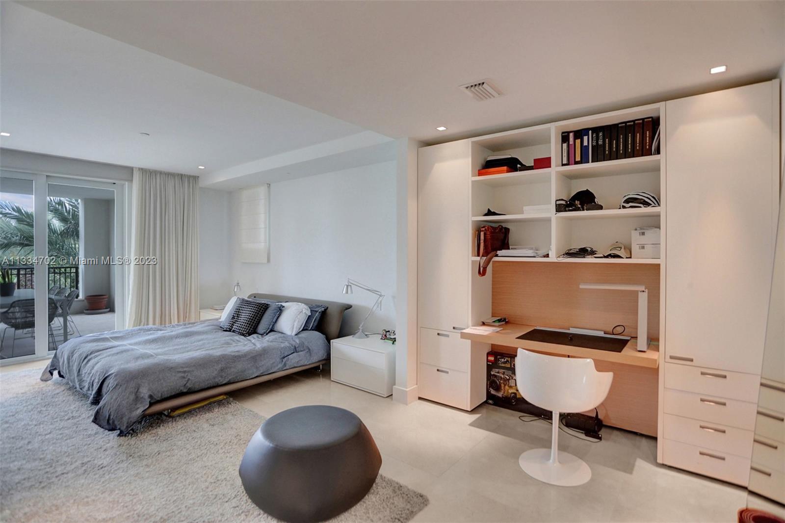 RESIDENCES AT VIZCAYA CON - Residential Lease