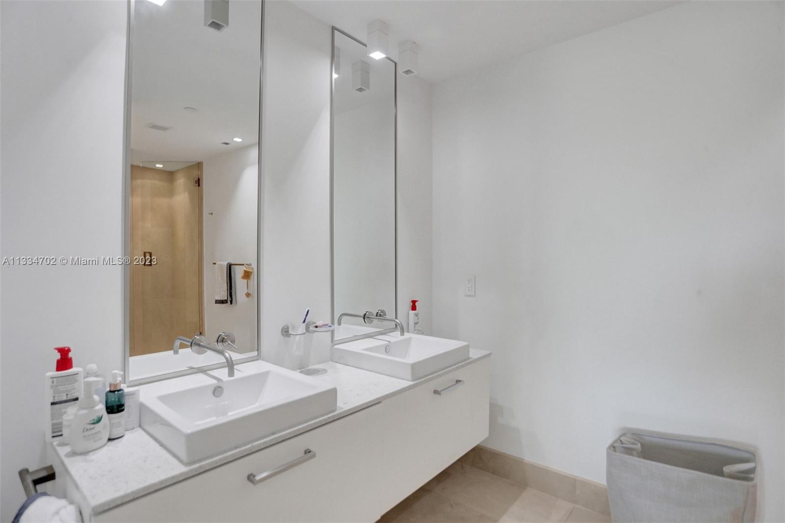 RESIDENCES AT VIZCAYA CON - Residential Lease