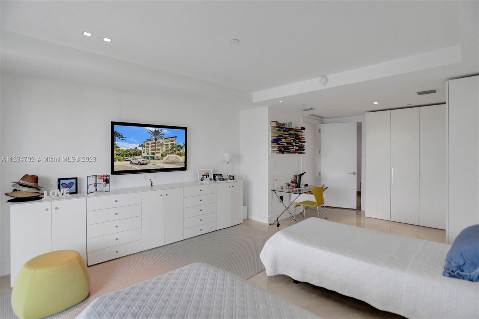 RESIDENCES AT VIZCAYA CON - Residential Lease