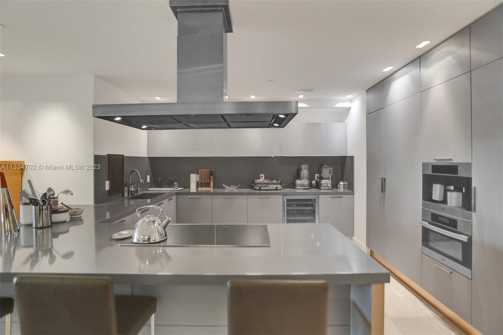 RESIDENCES AT VIZCAYA CON - Residential Lease