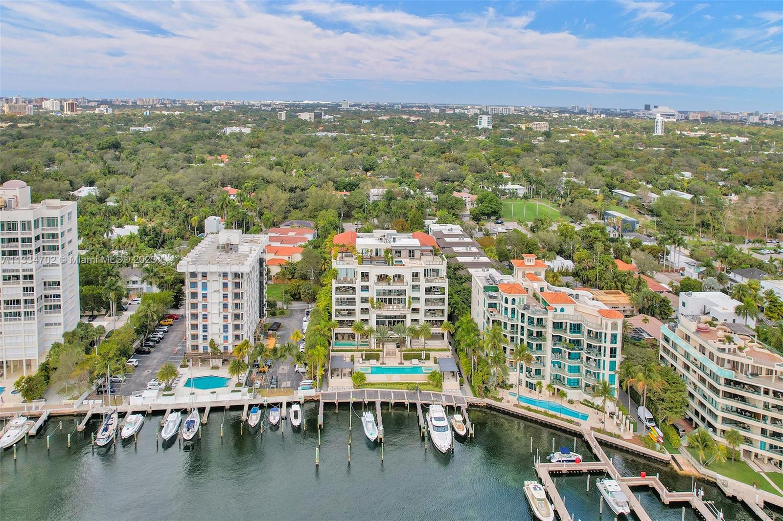 RESIDENCES AT VIZCAYA CON - Residential Lease