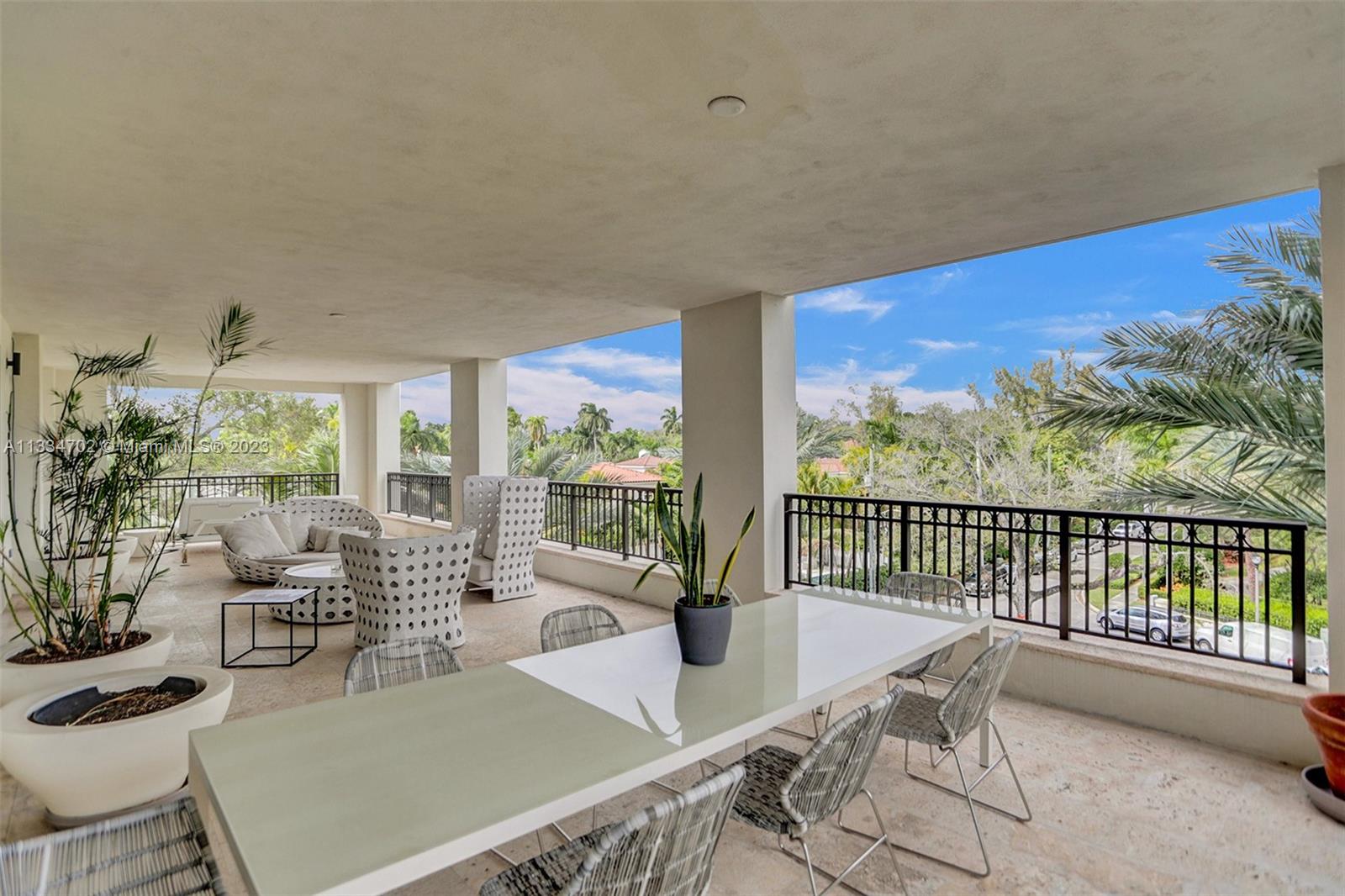 RESIDENCES AT VIZCAYA CON - Residential Lease