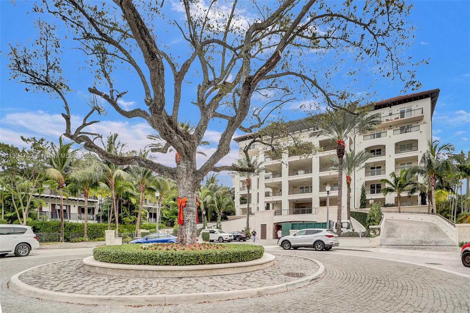 RESIDENCES AT VIZCAYA CON - Residential Lease