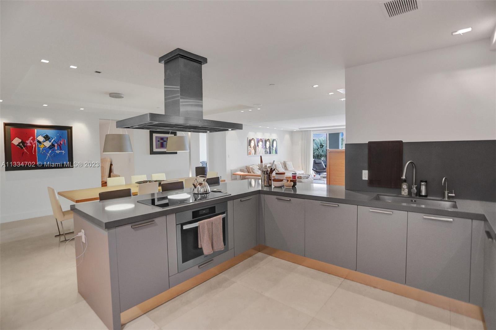 RESIDENCES AT VIZCAYA CON - Residential Lease