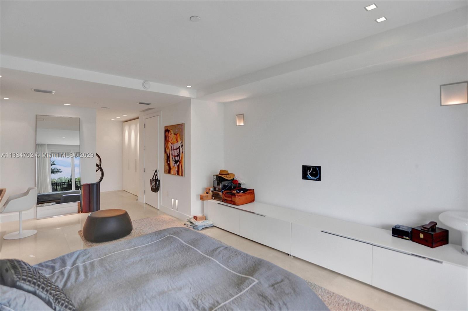 RESIDENCES AT VIZCAYA CON - Residential Lease