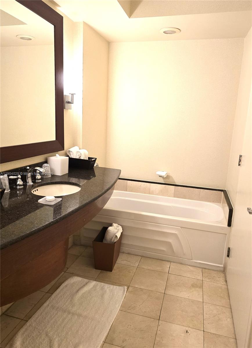 TRUMP INTERNATIONAL SONES - Residential