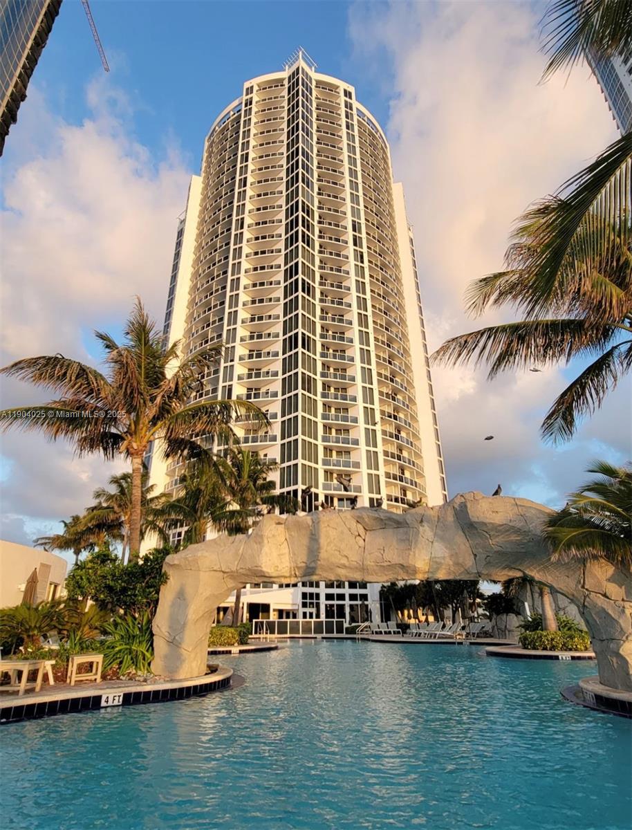 TRUMP INTERNATIONAL SONES - Residential