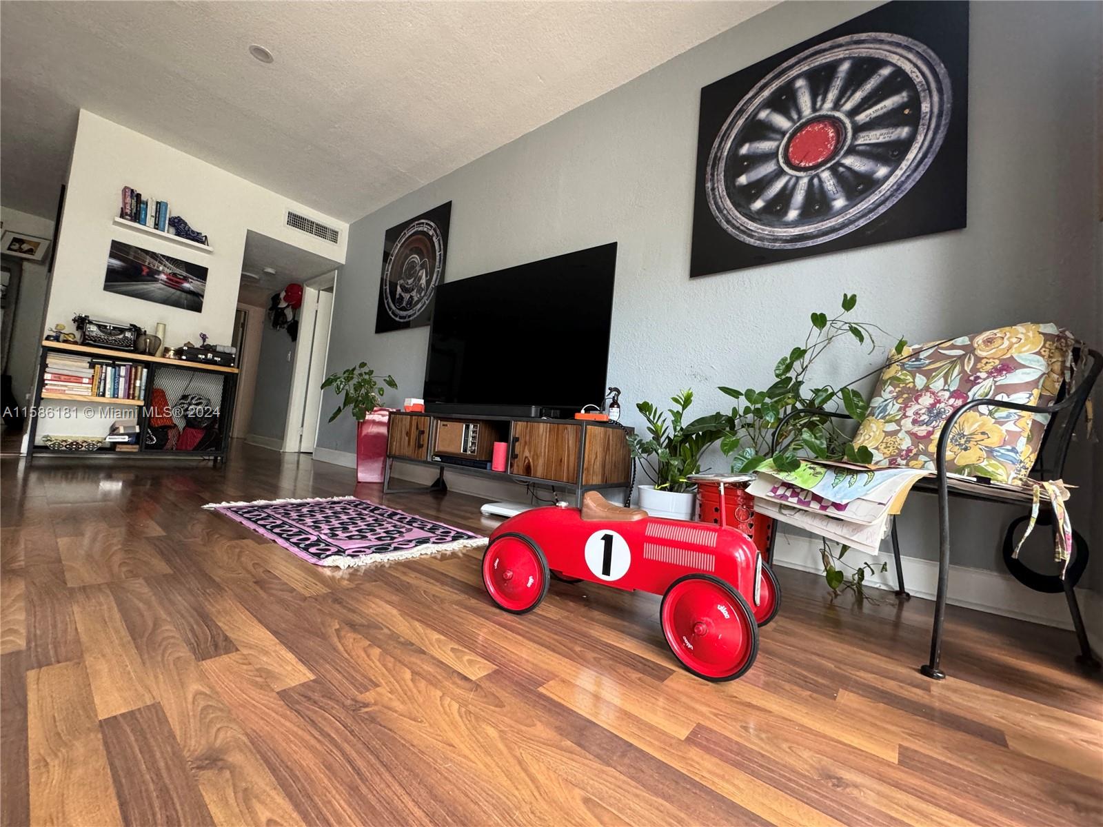 SOUTHERN STAR CONDO - Residential Lease