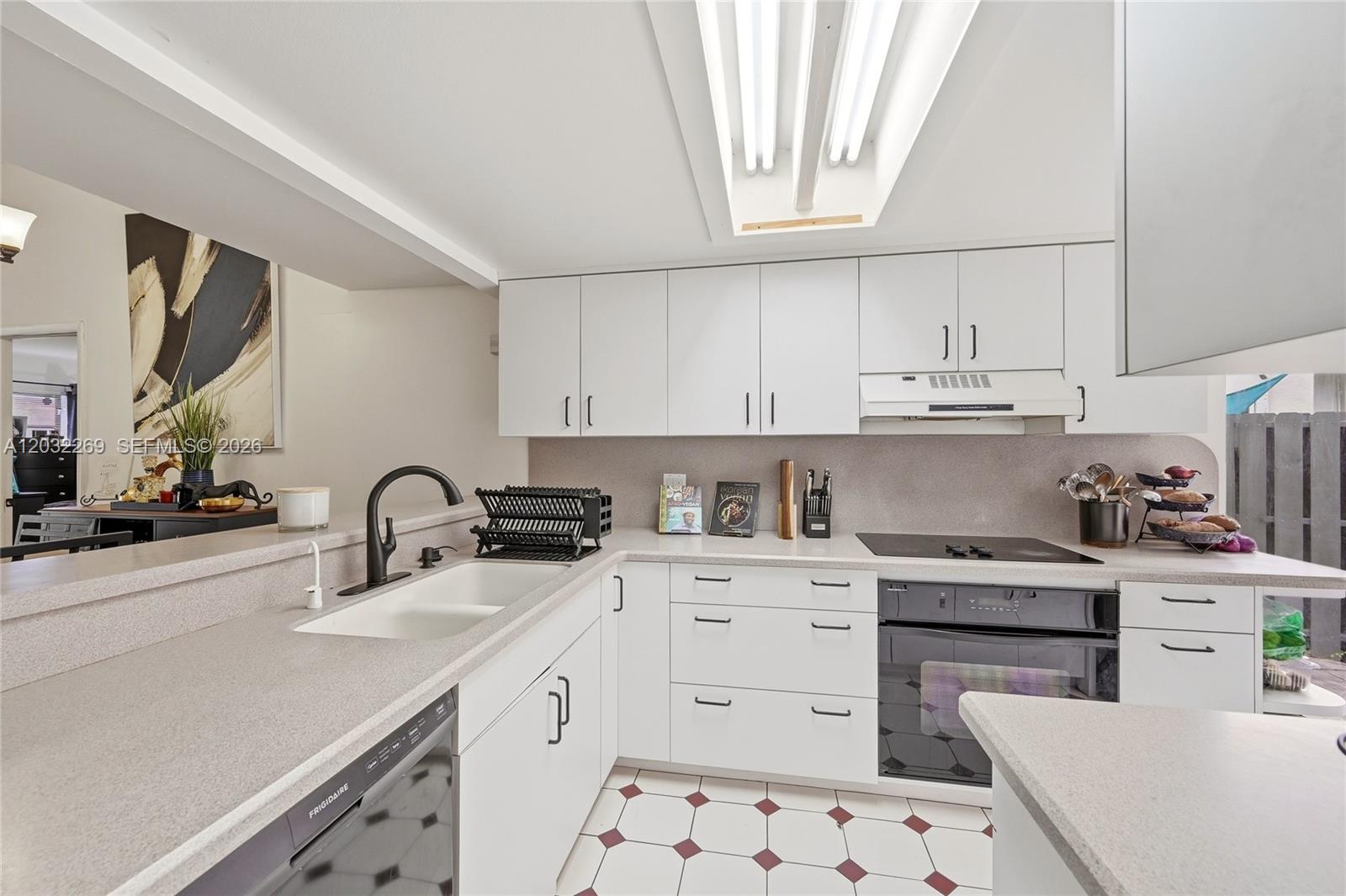 FOUR PALM LAKES AT PEMBRO - Residential