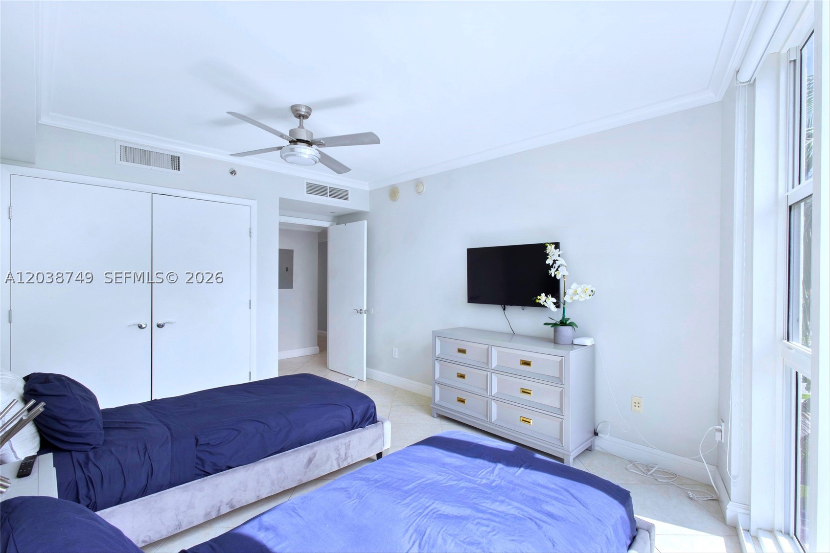 BEACH CLUB CONDO - Residential Lease