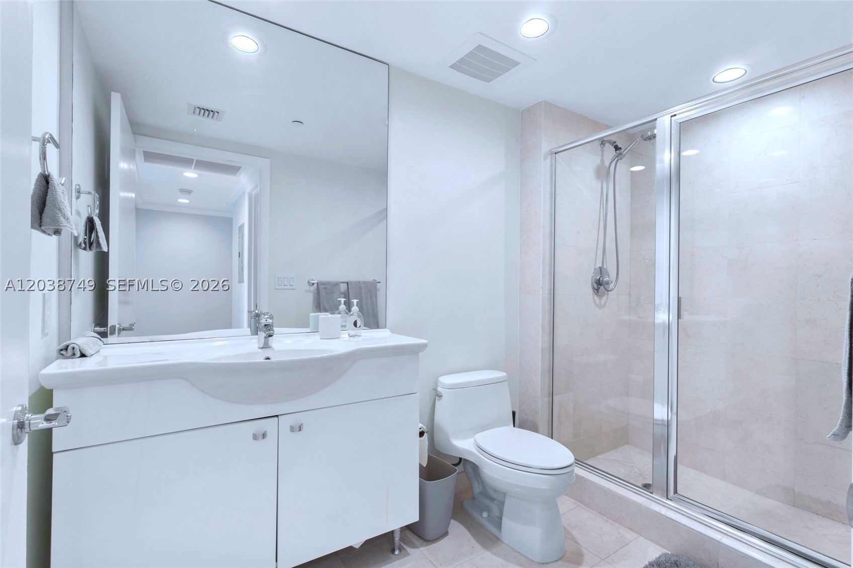 BEACH CLUB CONDO - Residential Lease
