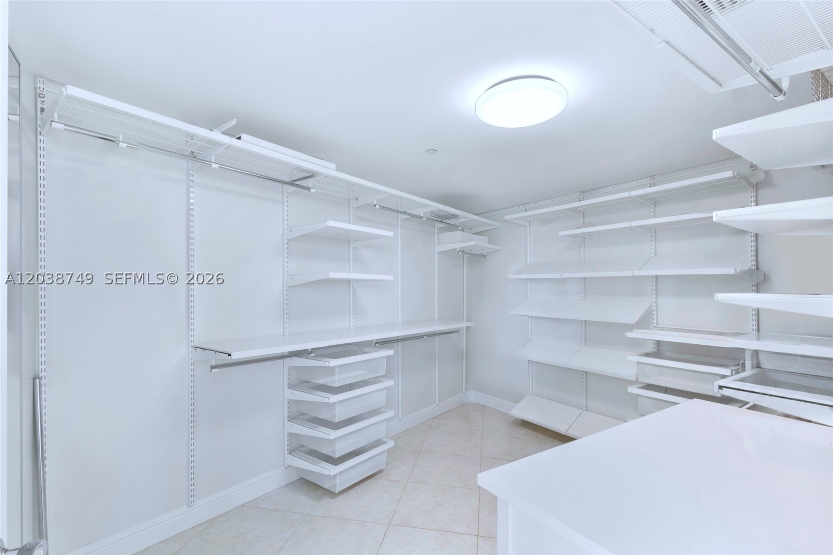 BEACH CLUB CONDO - Residential Lease