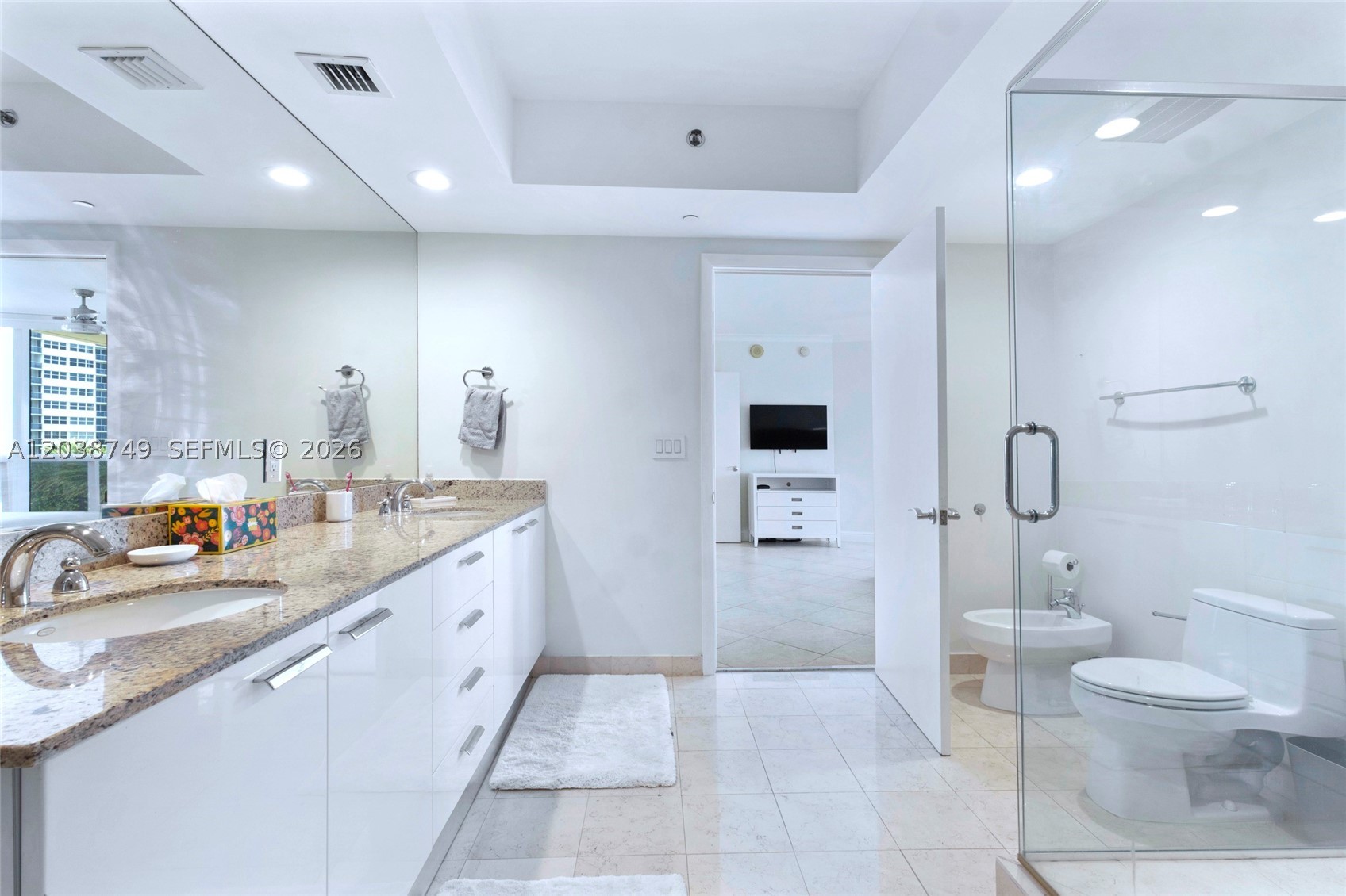BEACH CLUB CONDO - Residential Lease
