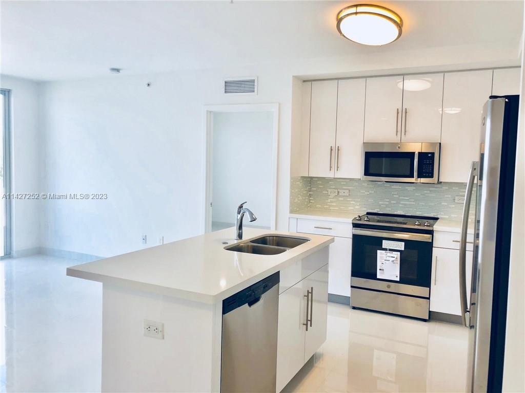 WEITZER AVENTURA PLACE CO - Residential Lease
