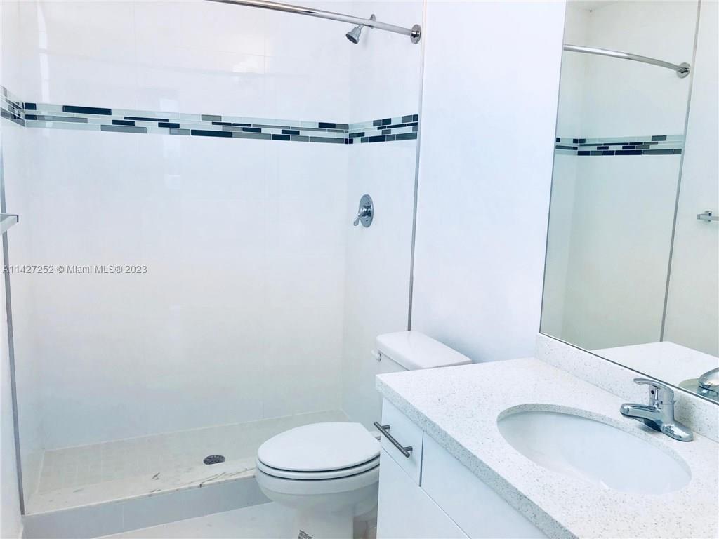 WEITZER AVENTURA PLACE CO - Residential Lease