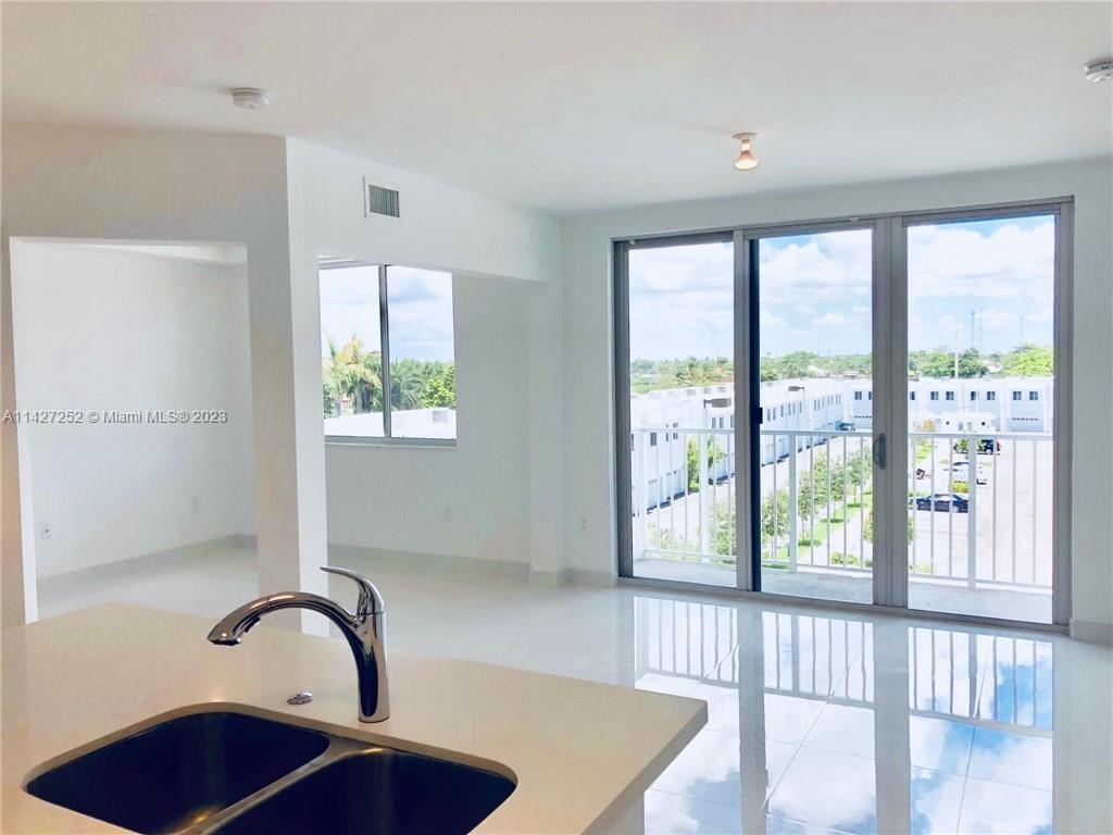 WEITZER AVENTURA PLACE CO - Residential Lease