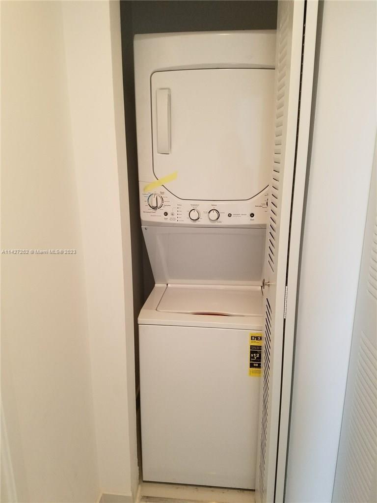 WEITZER AVENTURA PLACE CO - Residential Lease