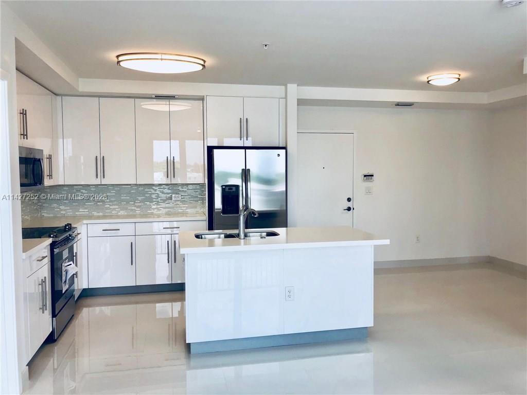 WEITZER AVENTURA PLACE CO - Residential Lease