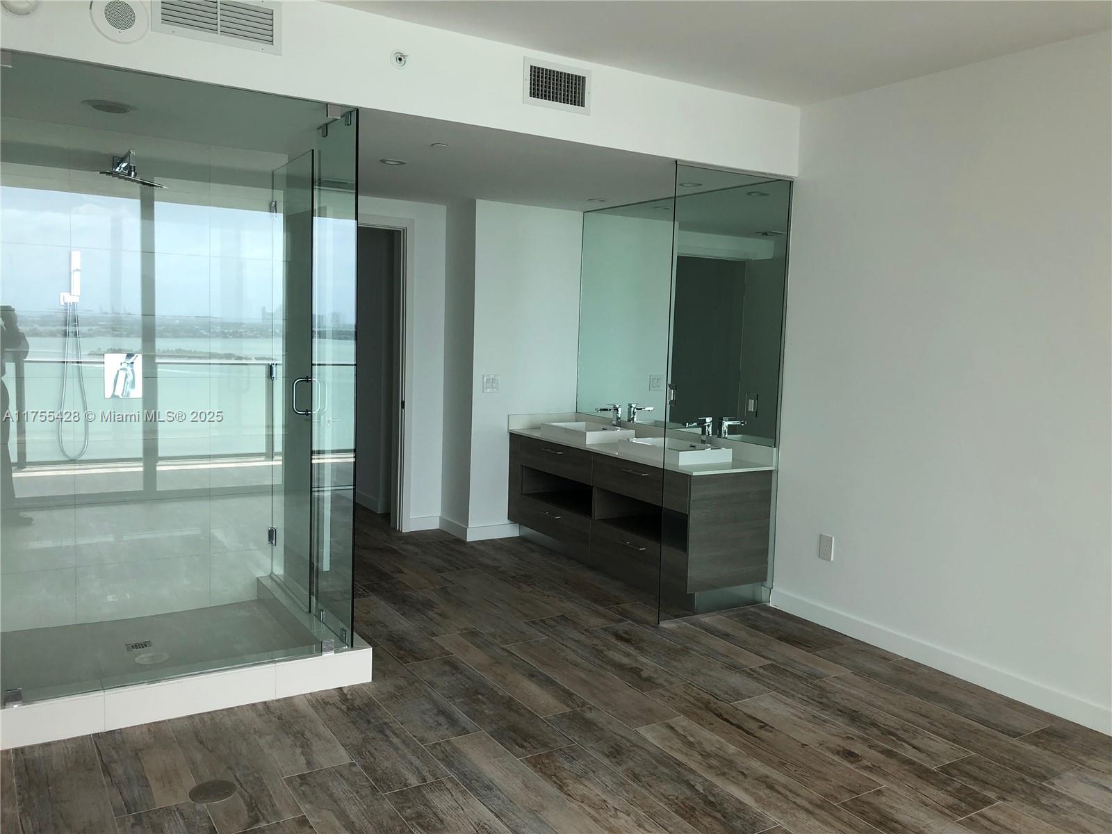 PARAISO BAY CONDO - Residential