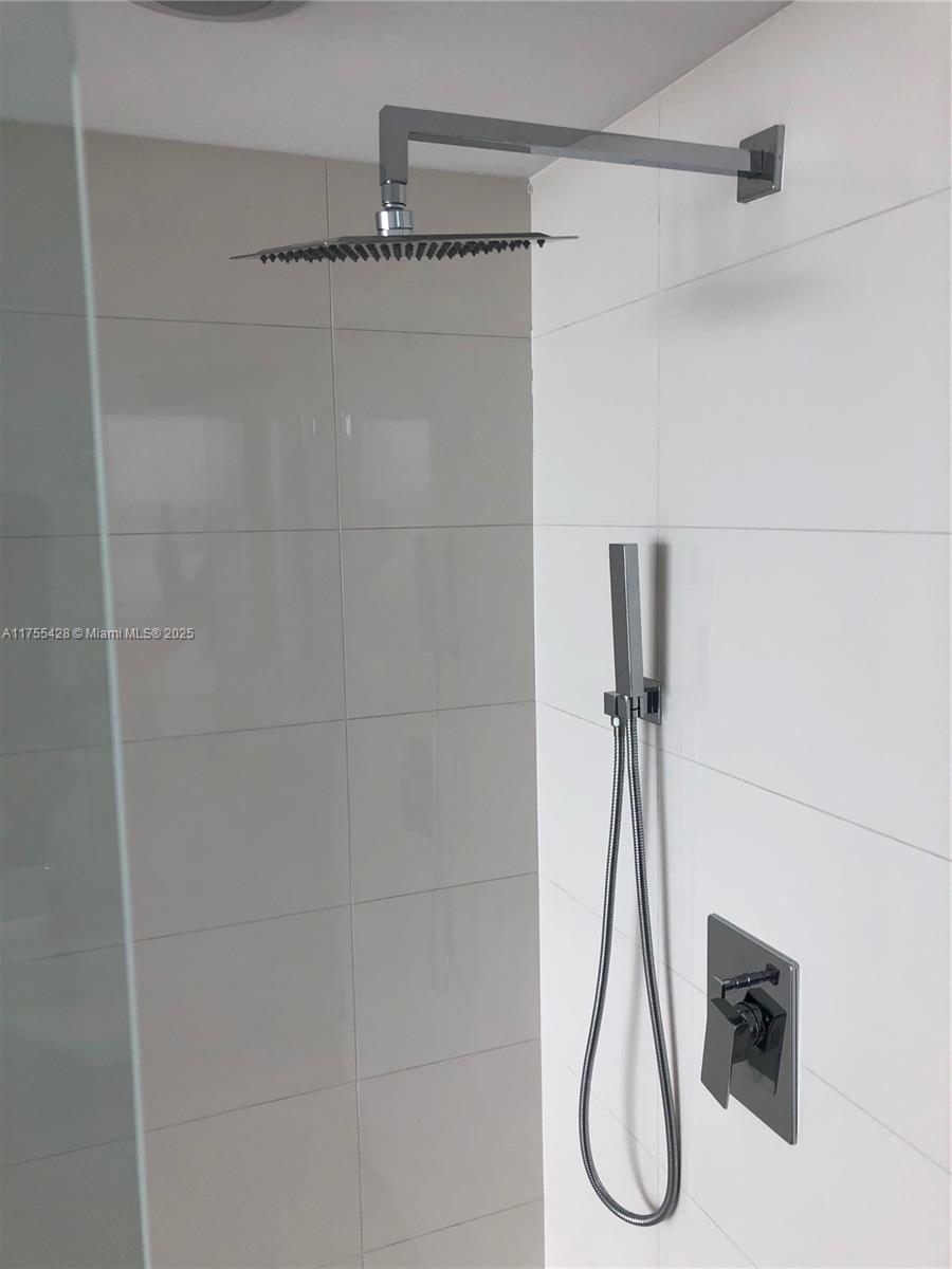 PARAISO BAY CONDO - Residential