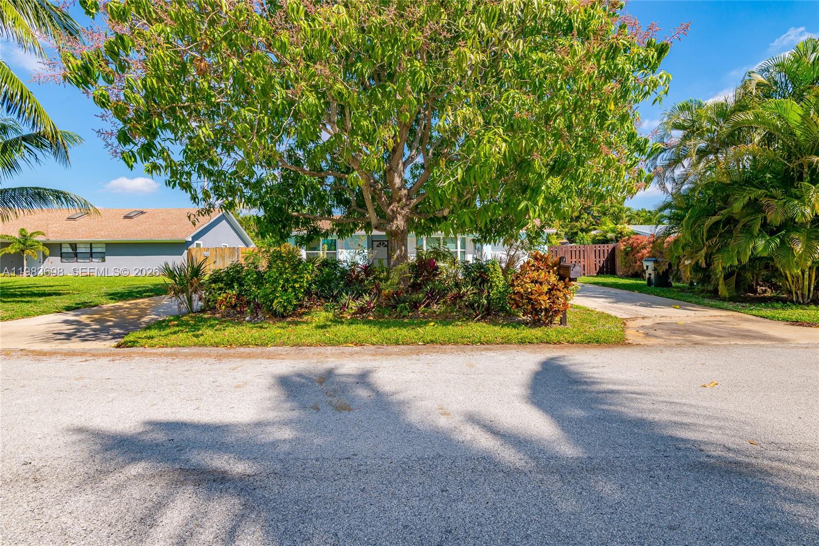 TROPIC PALMS 1 - Residential