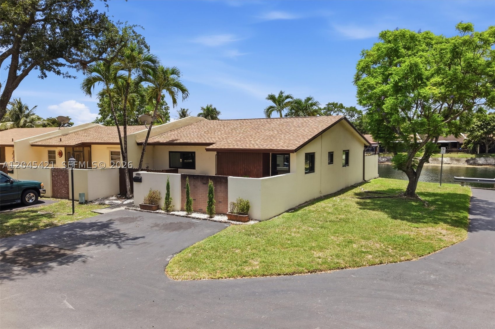 KENDALE LAKES NORTH SEC 1 - Residential