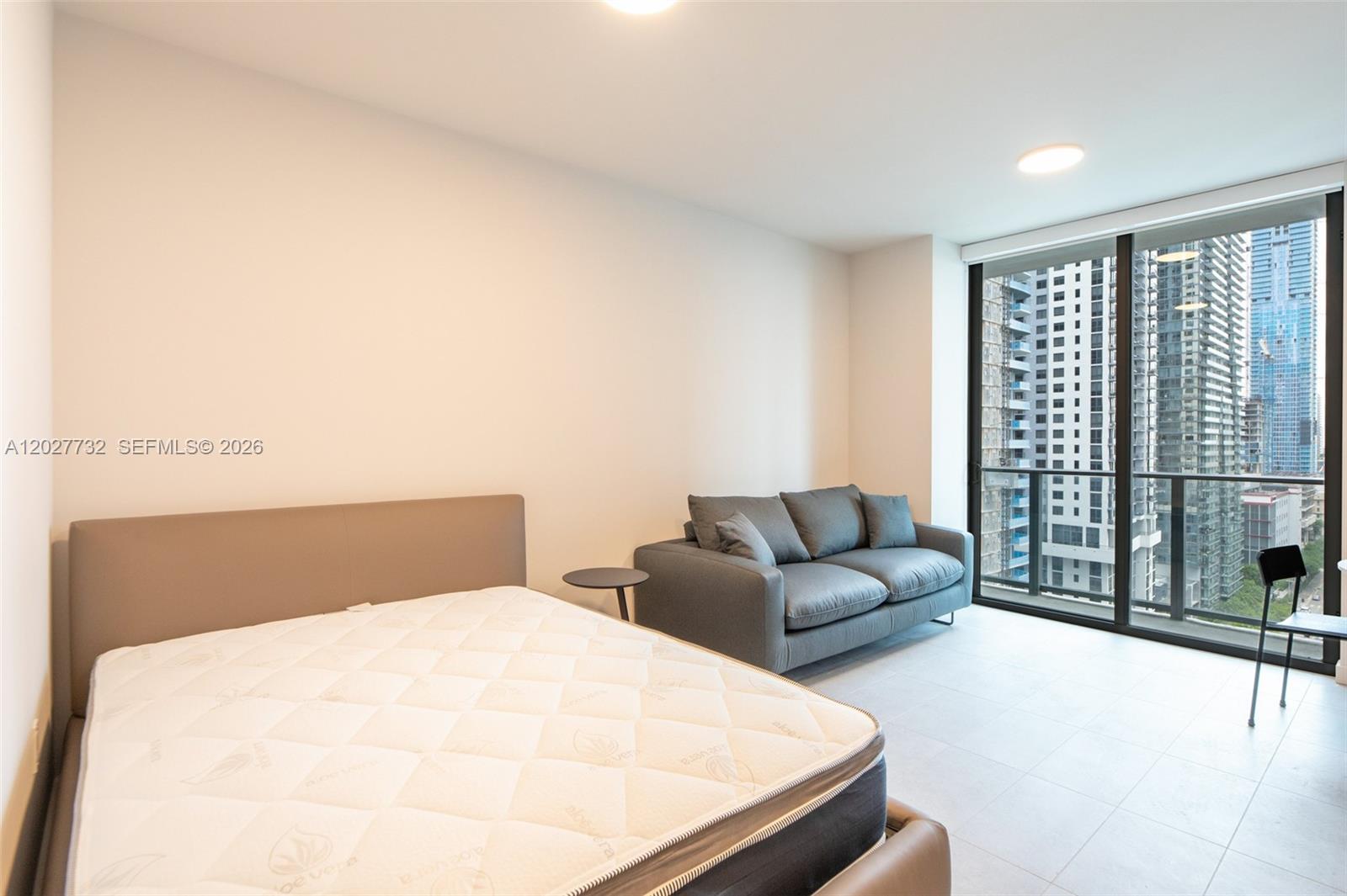 Modern studio in the heart of Downtown Miami featuring floor-to-ceiling windows, contemporary finishes and fully furnished. Closets are done, just need to add details to start renting out such as bed bedding and kitchen supplies. Full-service building with resort-style amenities and unbeatable location in Miami World Center near dining, nightlife, and cultural attractions. Unit has not been used. ready for new owner to take over and start renting out or using as a pied a ter in miami. 

Investor-friendly building allows daily/short-term rentals, offering strong income potential in a high-demand area.