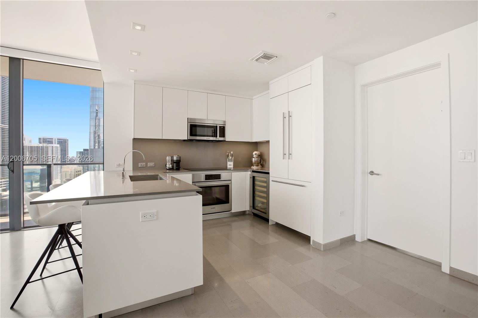 REACH CONDO - Residential
