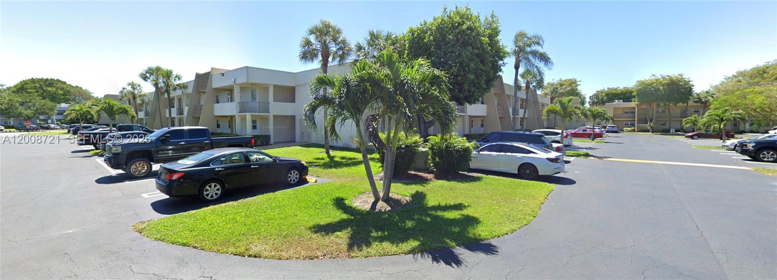 LAGO DEL REY CONDO - Residential