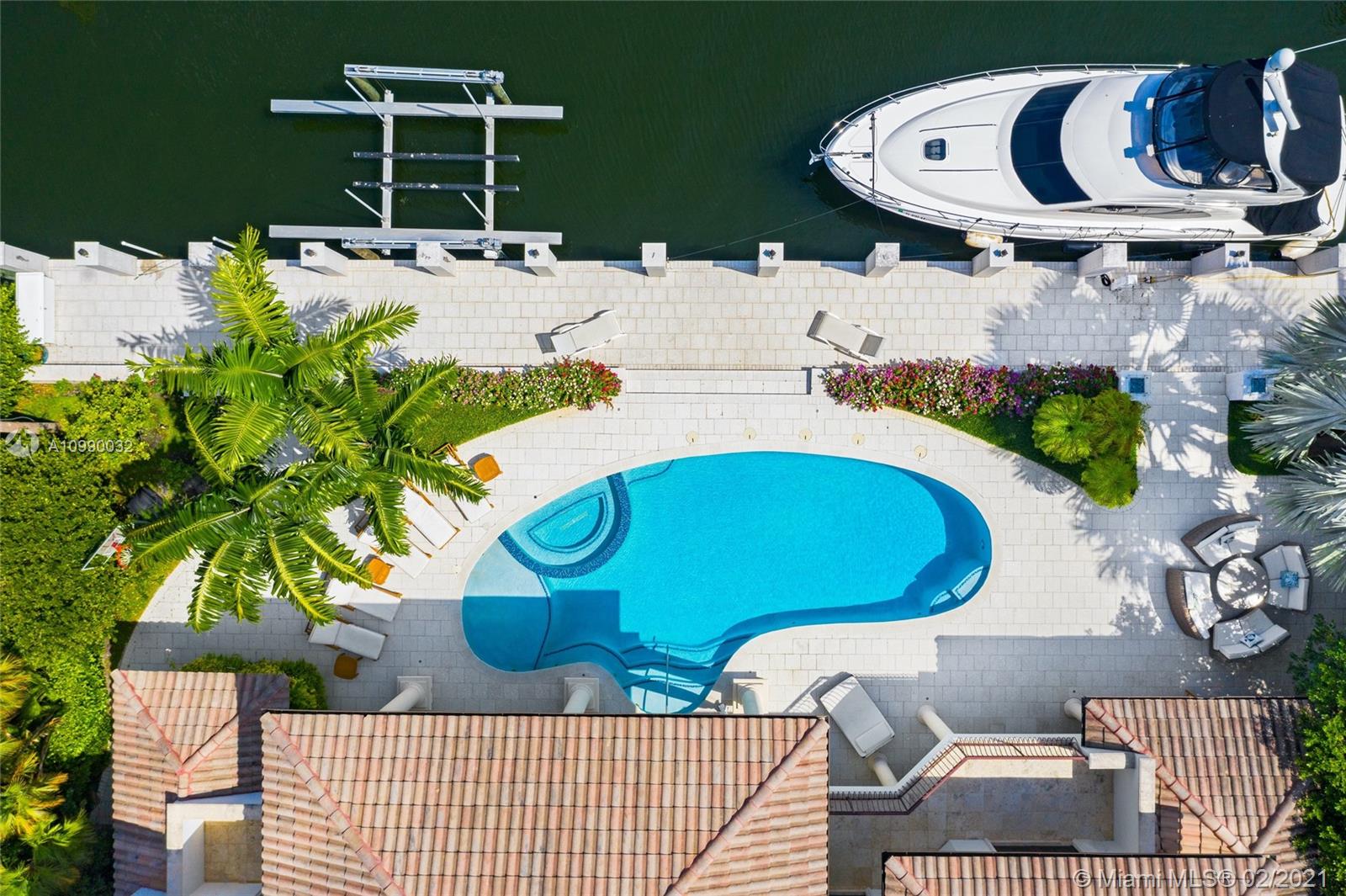 LAGUNA ISLE - Residential