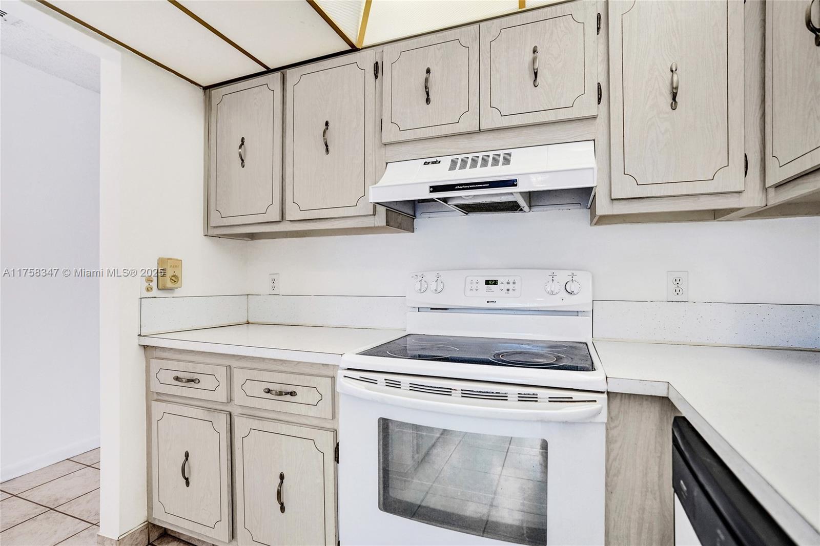 PINES OF DELRAY CONDO - Residential Lease
