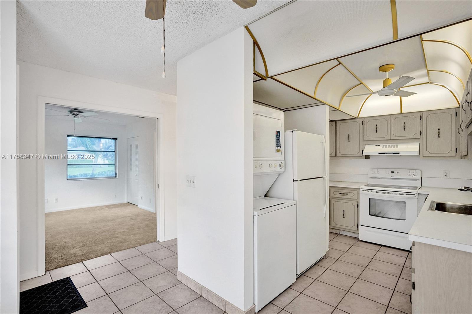 PINES OF DELRAY CONDO - Residential Lease
