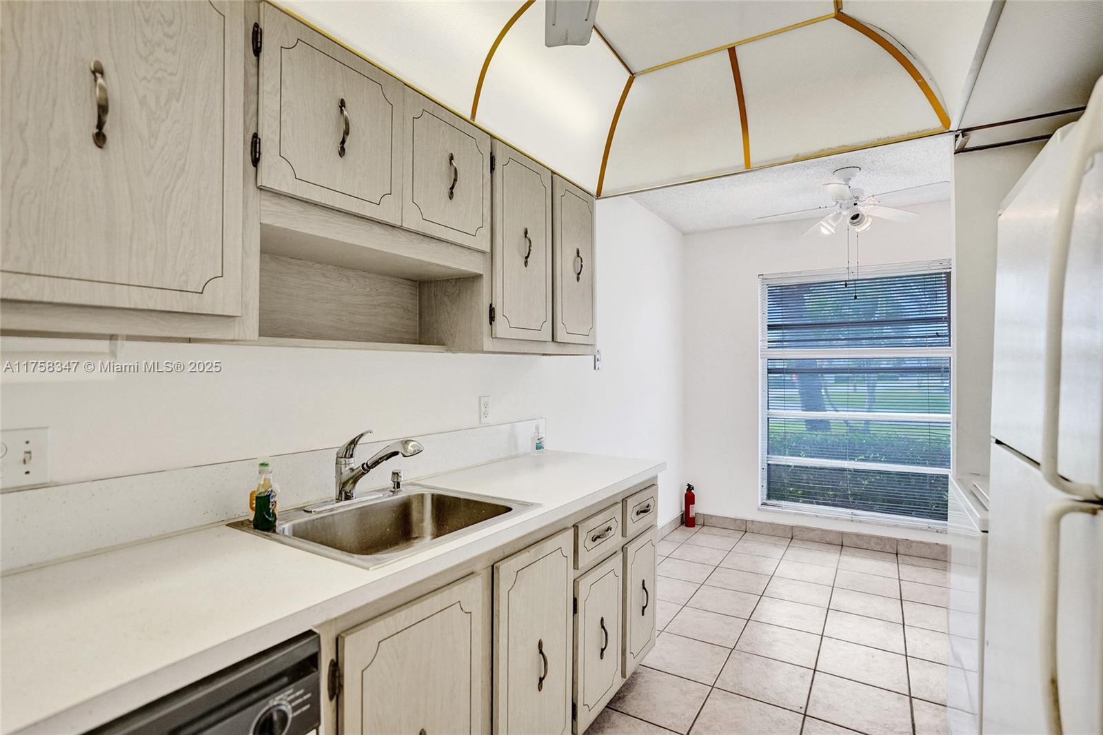 PINES OF DELRAY CONDO - Residential Lease