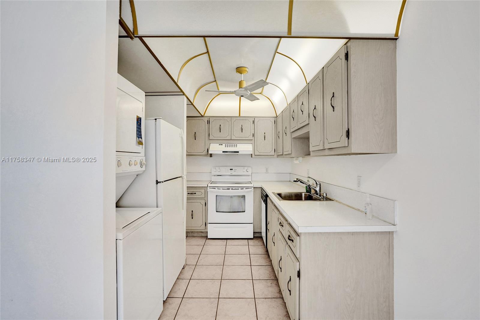 PINES OF DELRAY CONDO - Residential Lease