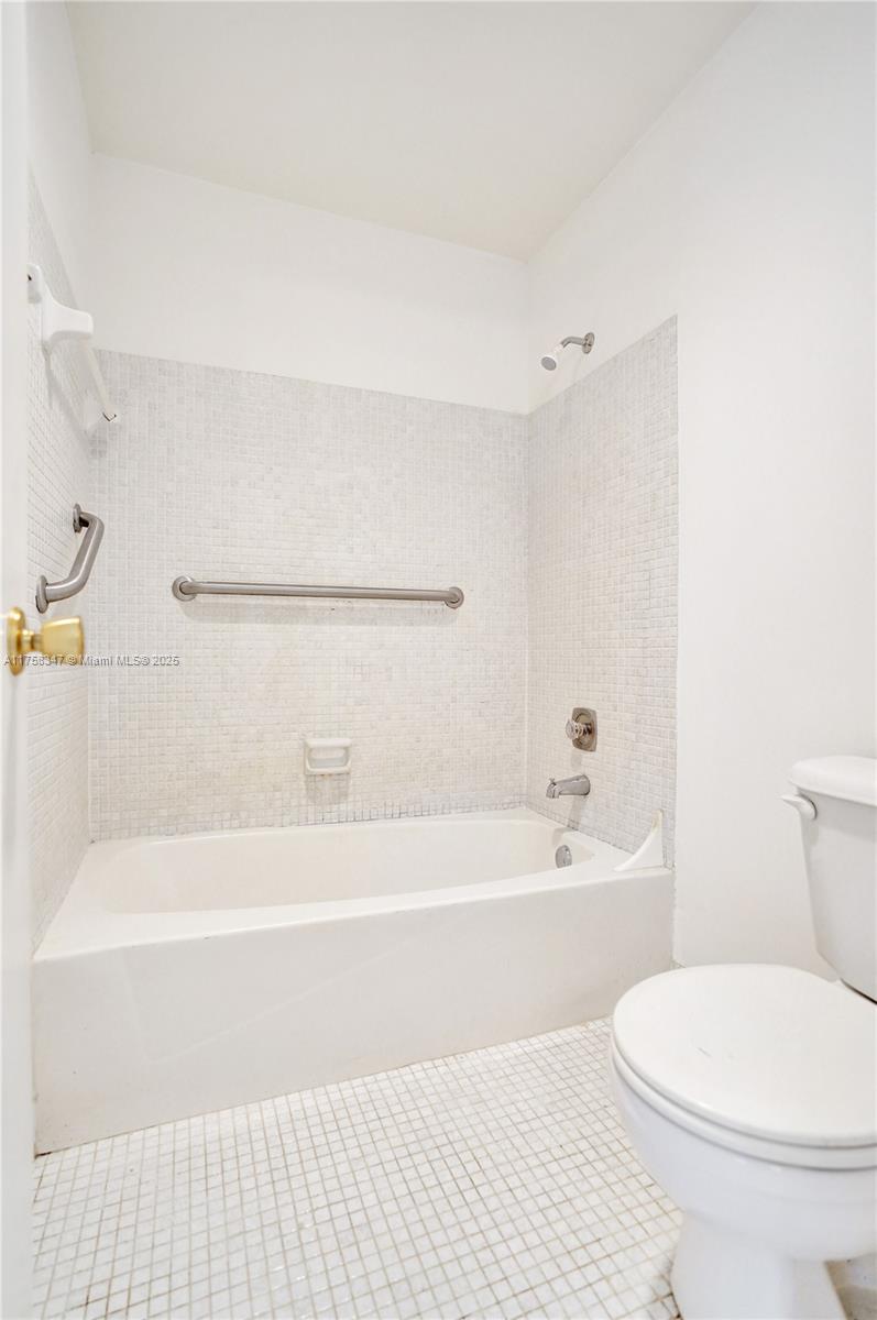 PINES OF DELRAY CONDO - Residential Lease