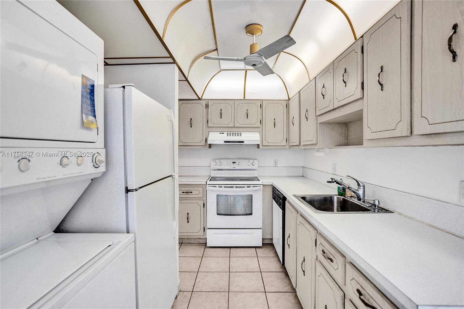 PINES OF DELRAY CONDO - Residential Lease