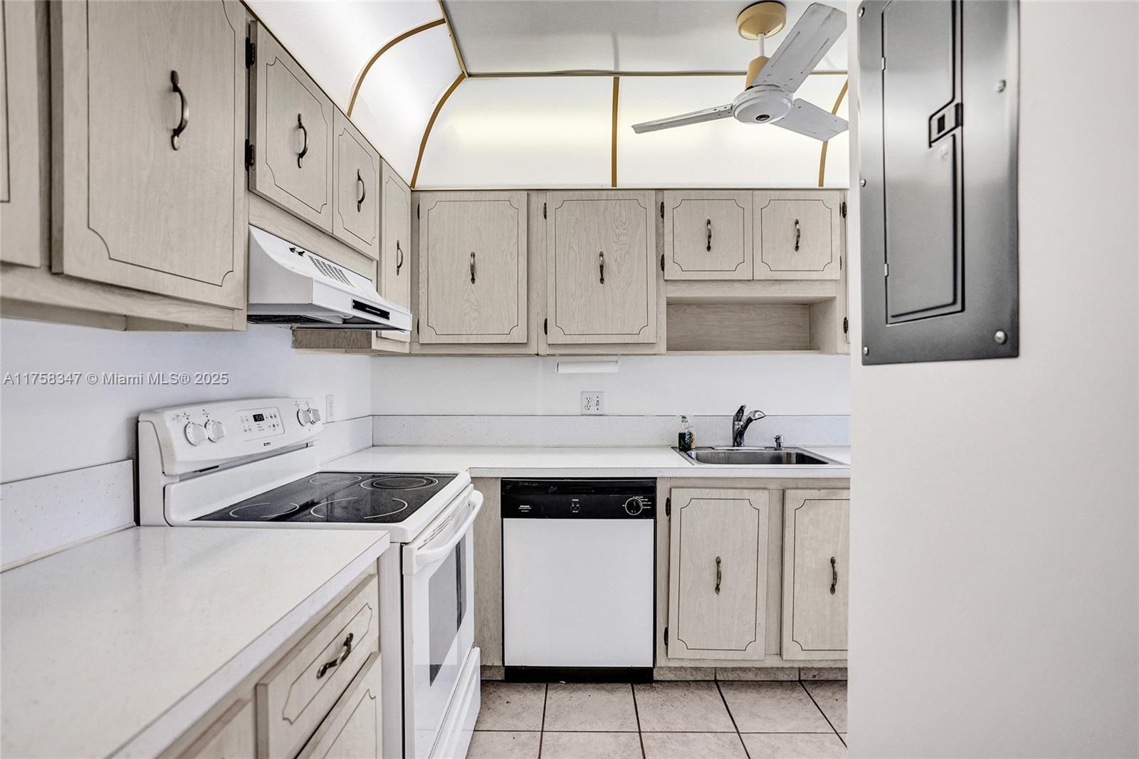 PINES OF DELRAY CONDO - Residential Lease