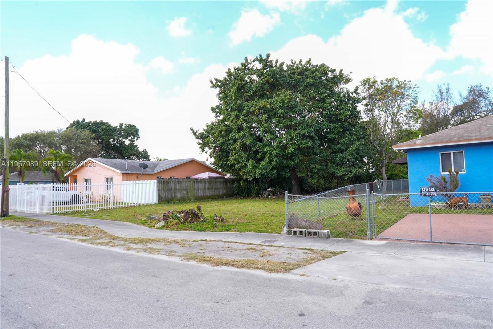 OAKLAND PARK - Land