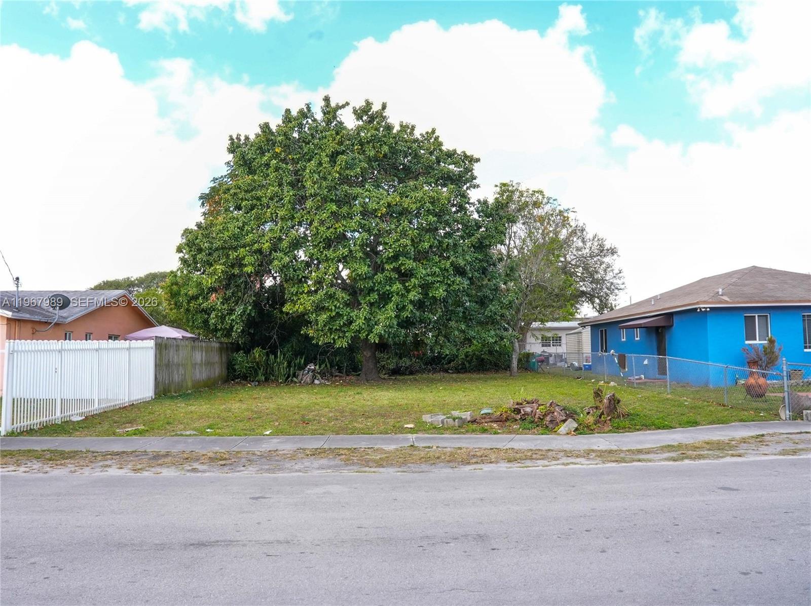OAKLAND PARK - Land
