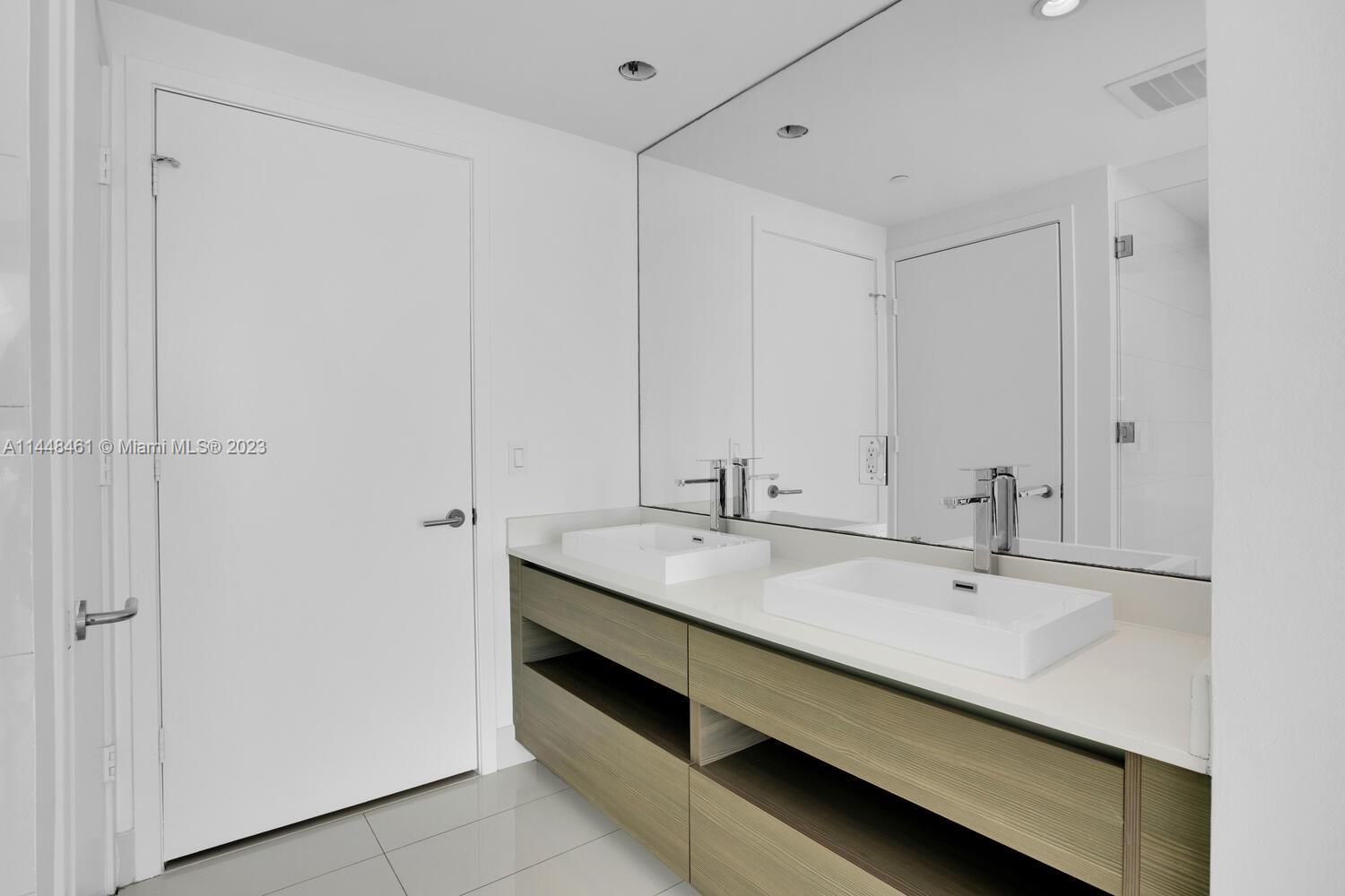 ICON BAY CONDO - Residential Lease