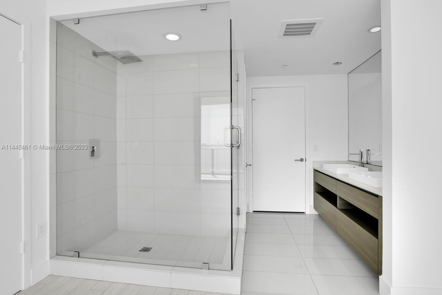 ICON BAY CONDO - Residential Lease