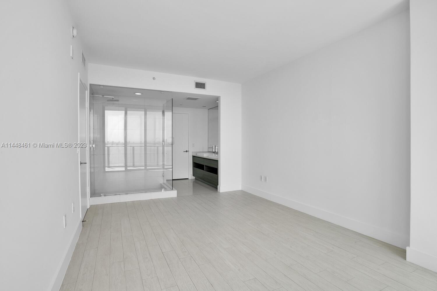 ICON BAY CONDO - Residential Lease