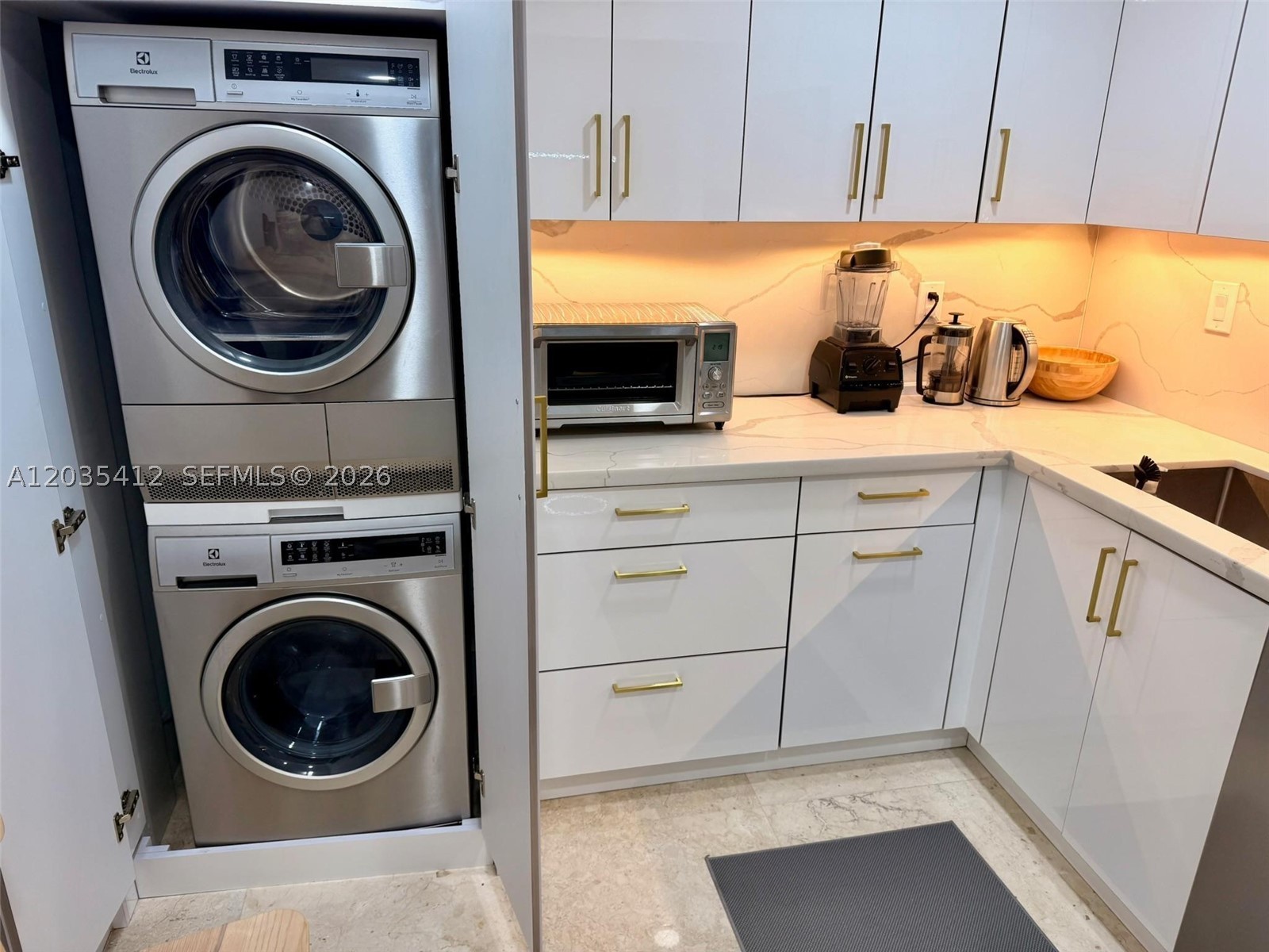 BAYSHORE PLACE CONDO - Residential Lease