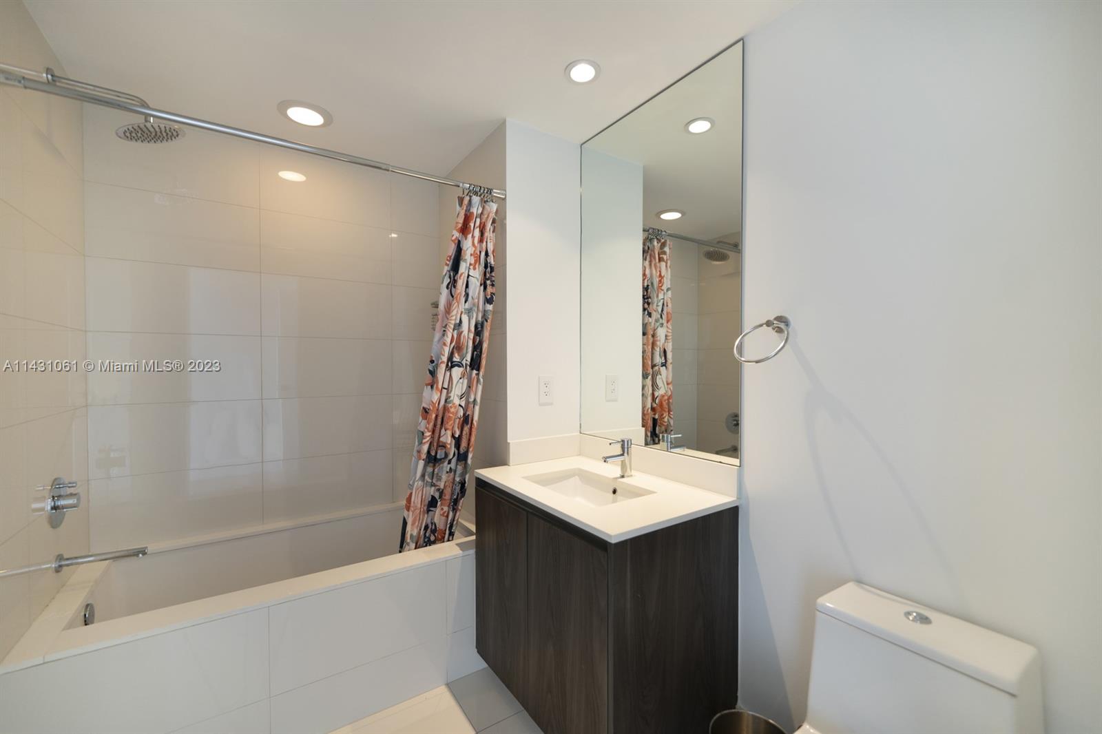 ONE PARAISO CONDO - Residential Lease