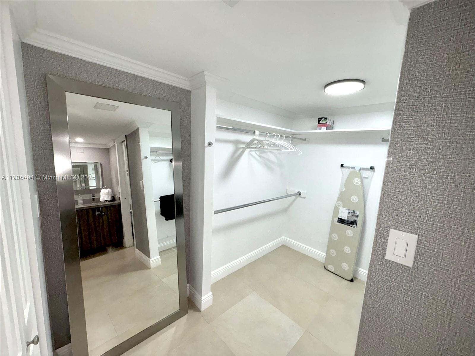 BISCAYA III CONDO - Residential