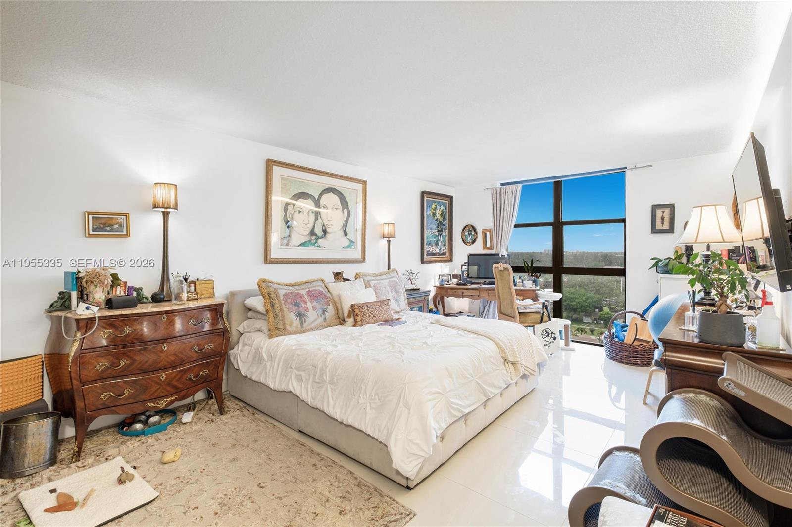 TOWERS OF QUAYSIDE CONDO - Residential