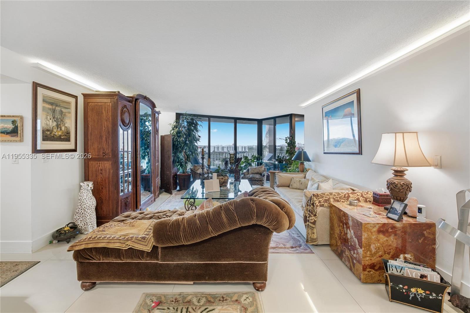 TOWERS OF QUAYSIDE CONDO - Residential